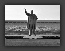 Severní Korea - Pyongyang - bronzová socha Velkého vůdce